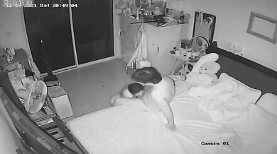 最新流出黑客❤️破解摄像头偷拍家庭各种夫妻啪啪啪12 (13)