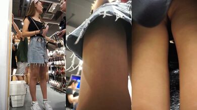超市偷窥漂亮小姐姐 跟大姐有说有笑 穿着骚内丁 屁屁晃不停